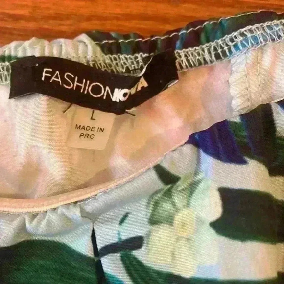 Fashion Nova Jammin' Dusty Blue Tropical Floral  cropped top Size Large L - Picture 4 of 9